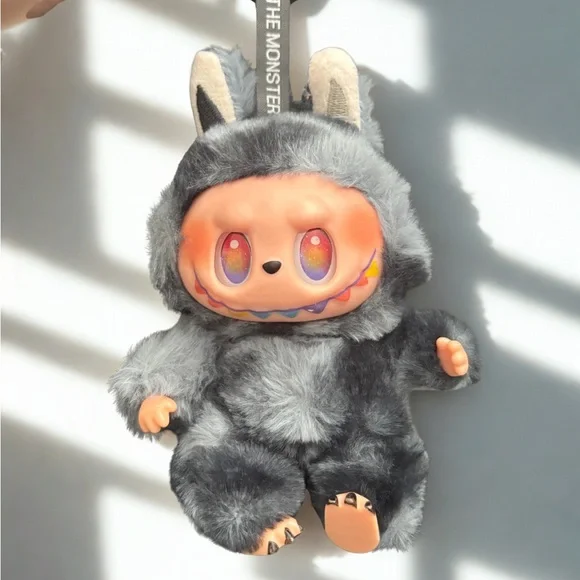 labubu Biginto Espressi グレー ぬいぐるみ ID (Secret) - Labubu Monsters Big Energy Plush Pendant by POP MART